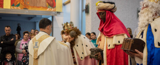 VISITA DE LOS REYES MAGOS A NUESTRA PARROQUIA (Fotos)