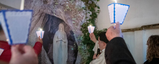 Celebración en el día de la Virgen de Lourdes. (Fotos)