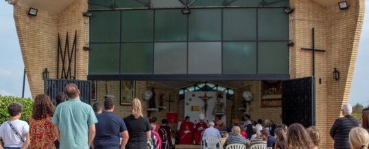 El Cardenal Antonio Cañizares Lloverá visitó la capilla del Pantano (Fotos)