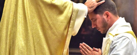 La Catedral acoge la ordenación sacerdotal de cuatro seminaristas “llamados a servir a todos” (Fotos y vídeo)