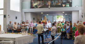 LA ASOCIACIÓN DE AMIGOS DE LA CULTURA ANDALUZA HONRA A LA VIRGEN DEL ROCÍO